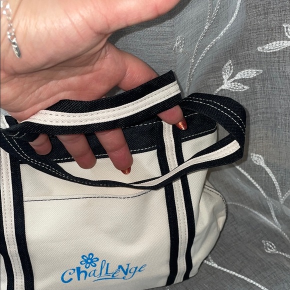 🌴🌴Challenge Tote-Cream and Black Classic Bag - Picture 3 of 6